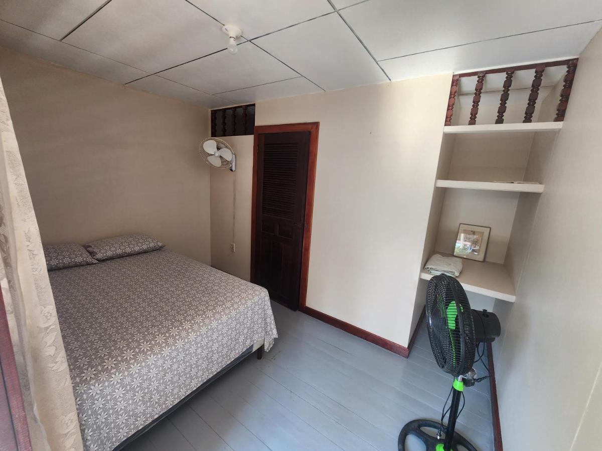 Fenix Hotel & Hostel Utila Extérieur photo