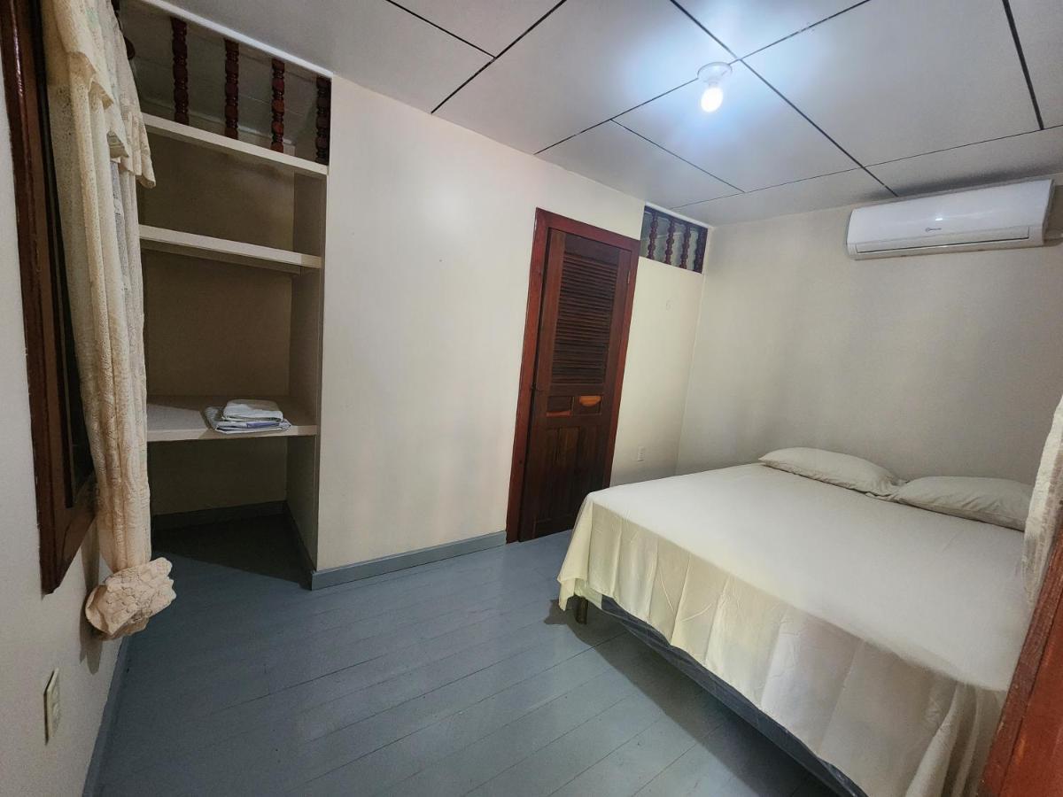 Fenix Hotel & Hostel Utila Extérieur photo