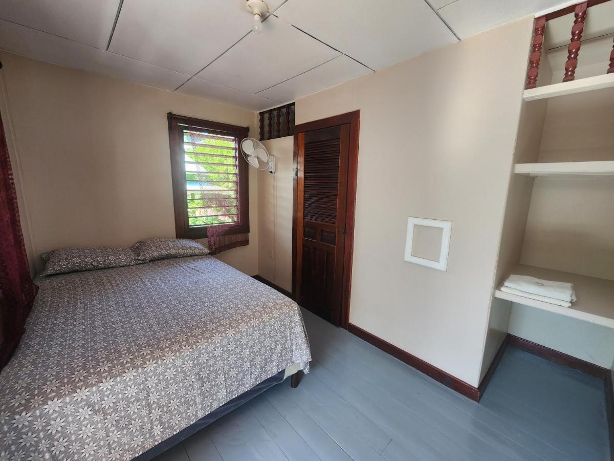 Fenix Hotel & Hostel Utila Extérieur photo
