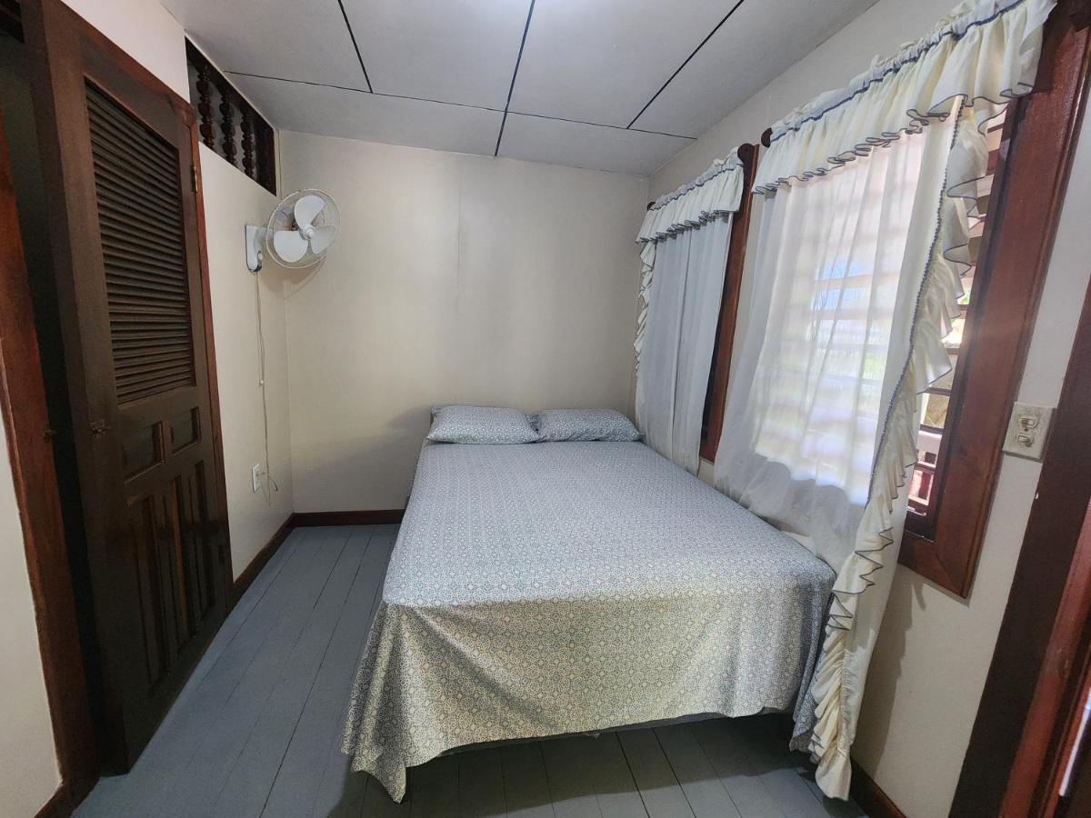 Fenix Hotel & Hostel Utila Extérieur photo