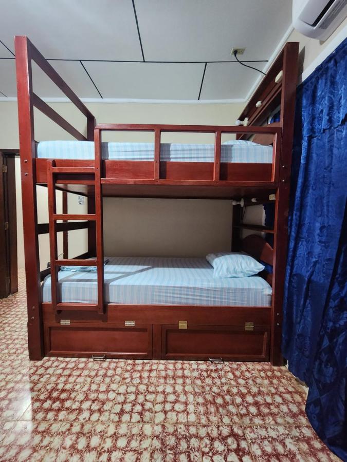 Fenix Hotel & Hostel Utila Extérieur photo