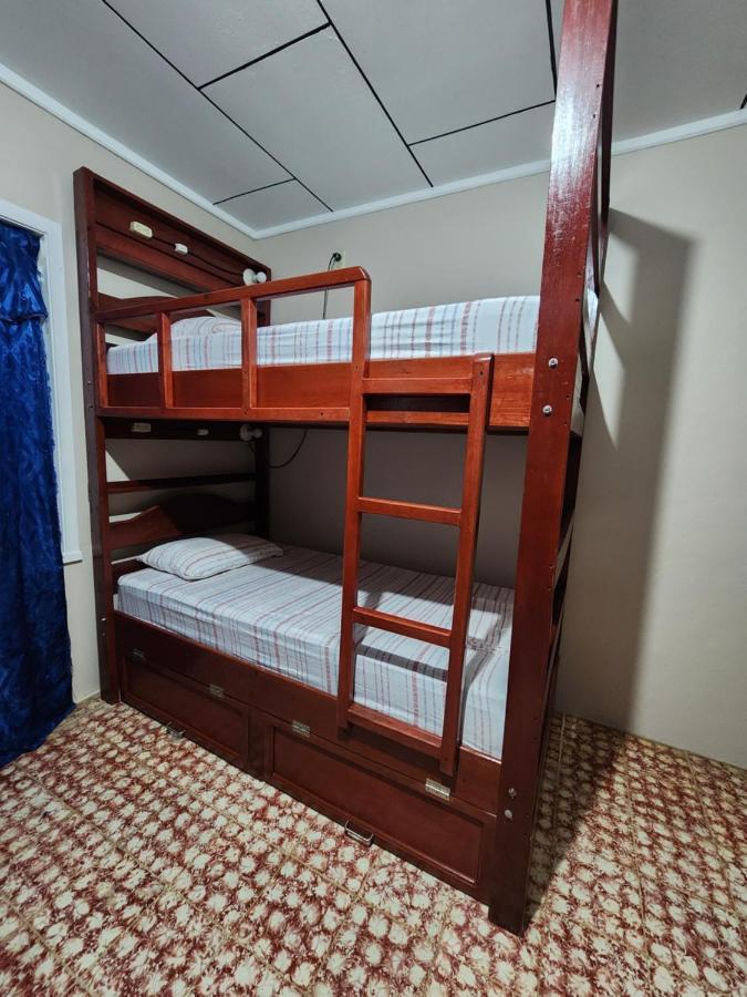 Fenix Hotel & Hostel Utila Extérieur photo
