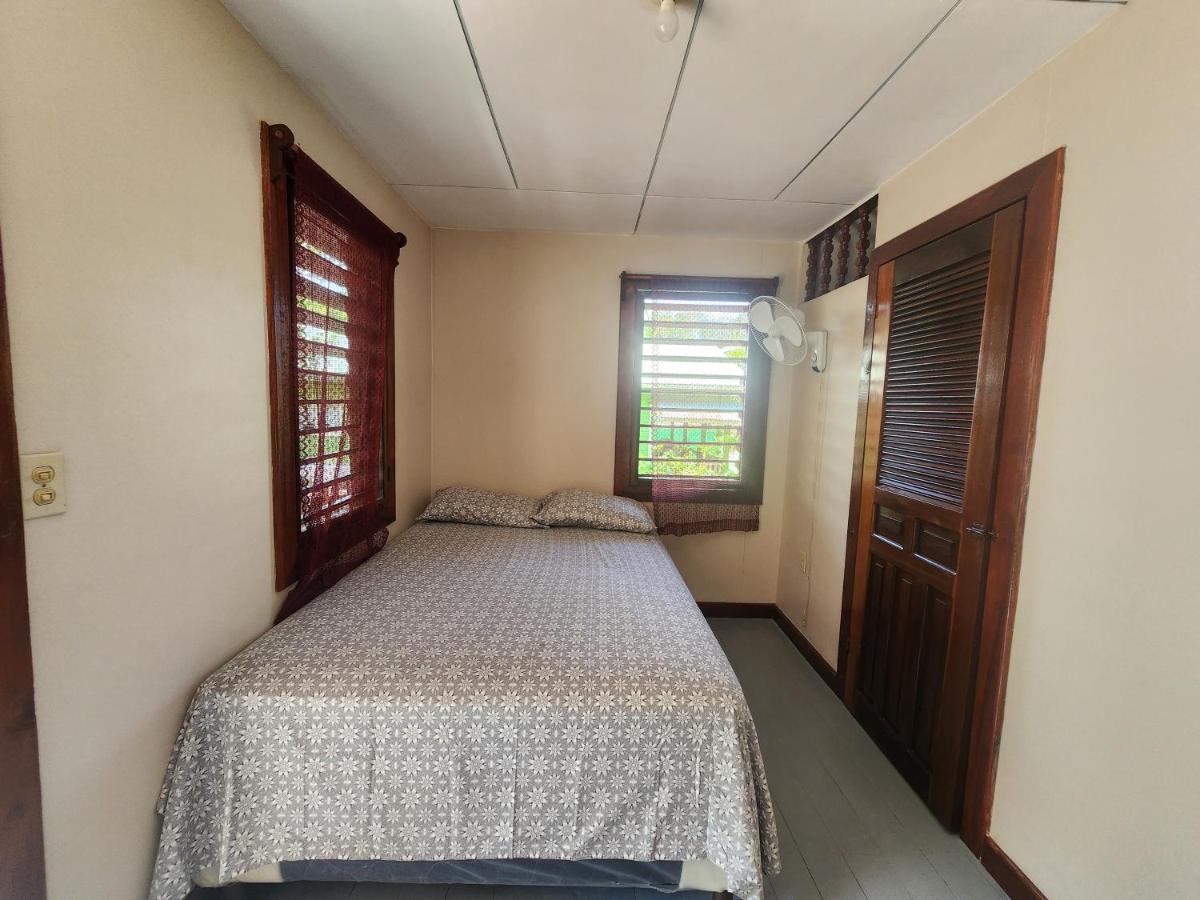 Fenix Hotel & Hostel Utila Extérieur photo