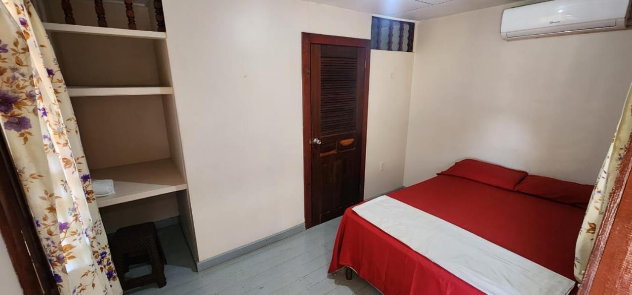 Fenix Hotel & Hostel Utila Extérieur photo