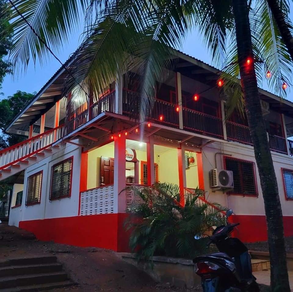 Fenix Hotel & Hostel Utila Extérieur photo
